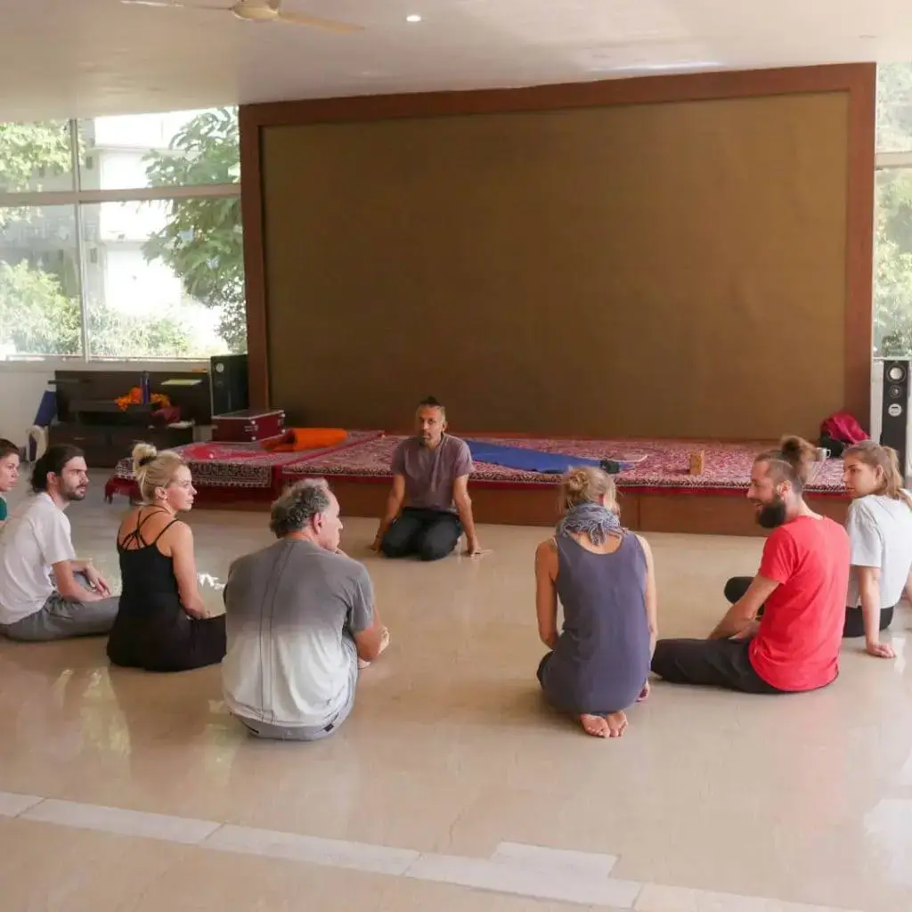 yoga teacher training instructor in rishikesh