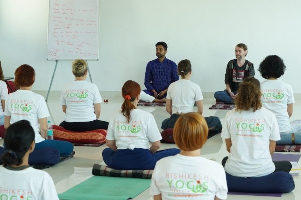 Rishikesh Yogis Meditation Uttam